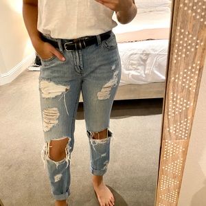 UO Distressed Boyfriend Jeans 👖